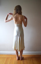 Load image into Gallery viewer, 1940s pale green silk and lace slip . size xs to xs/s