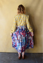 Load image into Gallery viewer, 1950s skirt . vintage 50s skirt . size s