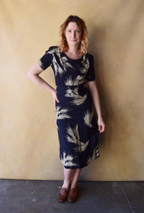 1940s rayon dress . 40s barley print dress . size s