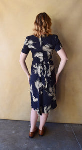1940s rayon dress . 40s barley print dress . size s