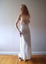 Load image into Gallery viewer, Vintage 1940s satin and lace gown . size small to s/m