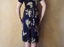 Load image into Gallery viewer, 1940s rayon dress . 40s barley print dress . size s