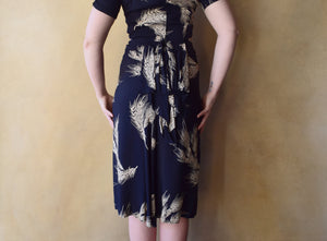 1940s rayon dress . 40s barley print dress . size s