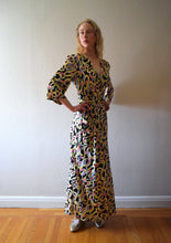 Load image into Gallery viewer, 1940s dressing gown . vintage 40s jersey dress . size medium to large