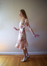 Load image into Gallery viewer, 1940s silk print dress . vintage 40s print dress . size small