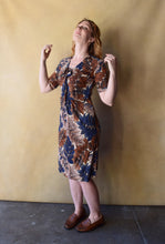Load image into Gallery viewer, Early 1940s rayon jersey dress . vintage 40s dress . size s