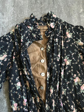 Load image into Gallery viewer, Antique wrapper dress . 1890s 1900s calico dress . size xxs to small