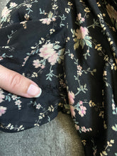 Load image into Gallery viewer, Antique wrapper dress . 1890s 1900s calico dress . size xxs to small