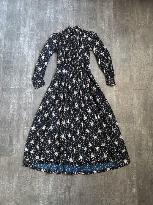 Antique wrapper dress . 1890s 1900s calico dress . size xxs to small