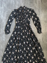 Load image into Gallery viewer, Antique wrapper dress . 1890s 1900s calico dress . size xxs to small