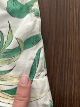 Load image into Gallery viewer, 1940s shorts . vintage 40s leaf print shorts . size small