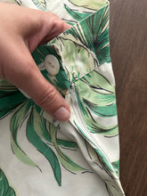 Load image into Gallery viewer, 1940s shorts . vintage 40s leaf print shorts . size small