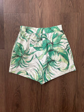 Load image into Gallery viewer, 1940s shorts . vintage 40s leaf print shorts . size small