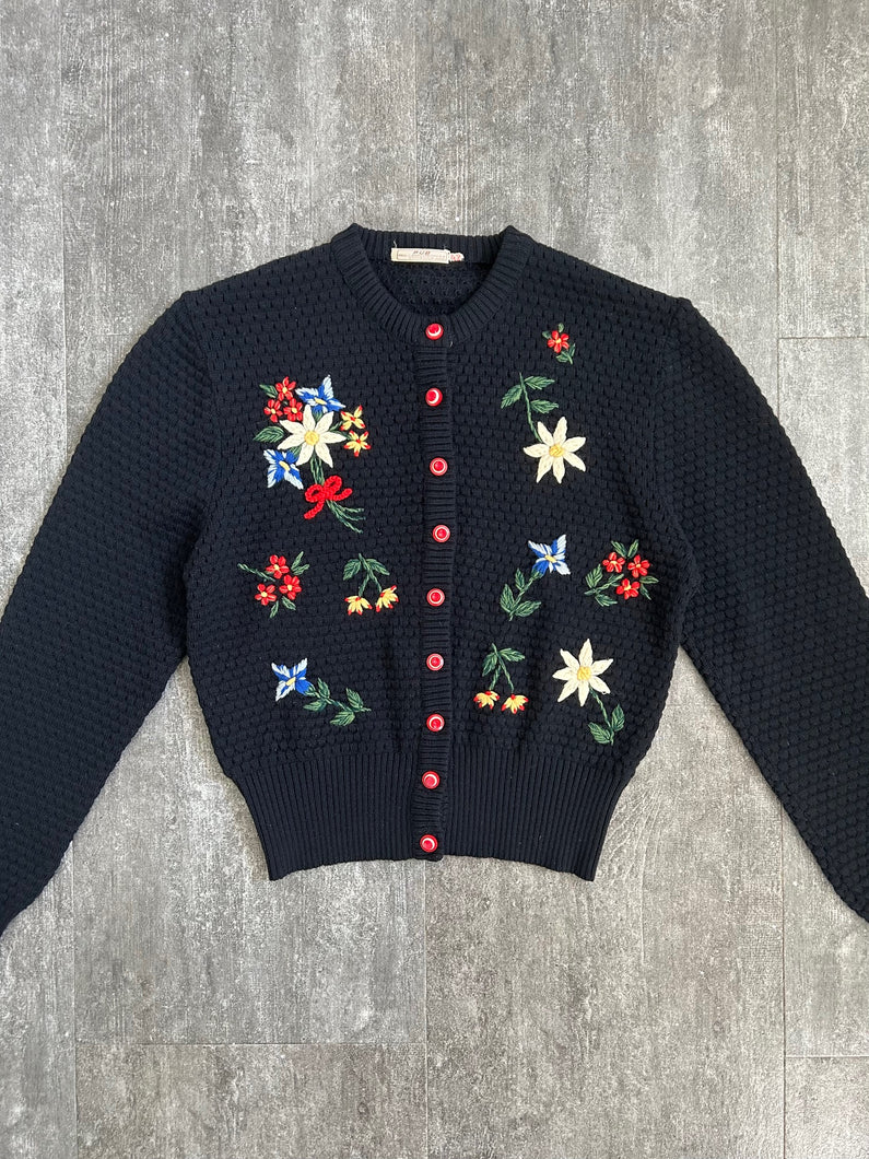 1940s 1950s vintage cardigan . floral embroidery sweater . size small to m/l
