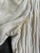 Load image into Gallery viewer, 1930s 1940s silk velvet top . cream velvet blouse . size s to s/m