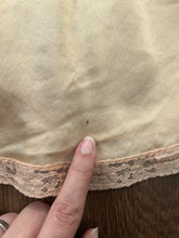 Load image into Gallery viewer, 1930s silk satin bed jacket with inset lace . size small to large