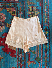 Load image into Gallery viewer, 1930s silk tap pants . 30s silk shorts . size small