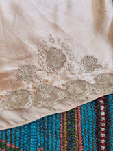 Load image into Gallery viewer, 1930s silk tap pants . 30s silk shorts . size small