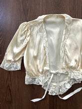 Load image into Gallery viewer, 1930s cream silk bed jacket with lace trim . size small to large