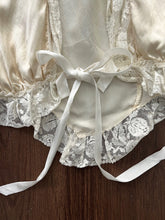 Load image into Gallery viewer, 1930s cream silk bed jacket with lace trim . size small to large