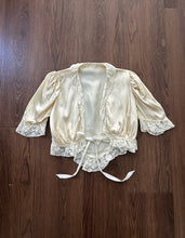 Load image into Gallery viewer, 1930s cream silk bed jacket with lace trim . size small to large