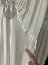 Load image into Gallery viewer, 1940s satin slip dress . bias cut vintage nightgown . Size xs to xs/small