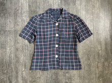 Load image into Gallery viewer, 1940s plaid top . 40s cotton shirt . size s to s/m