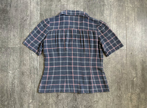1940s plaid top . 40s cotton shirt . size s to s/m