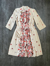 Load image into Gallery viewer, 1940s novelty print dress . chariot print dress . size m to m/l