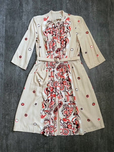 1940s novelty print dress . chariot print dress . size m to m/l