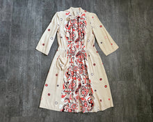 Load image into Gallery viewer, 1940s novelty print dress . chariot print dress . size m to m/l