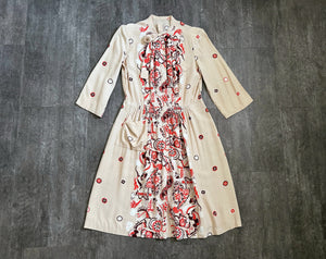 1940s novelty print dress . chariot print dress . size m to m/l