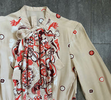 Load image into Gallery viewer, 1940s novelty print dress . chariot print dress . size m to m/l