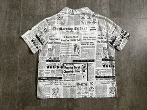 1960s novelty newsprint top . vintage 60s shirt . size l
