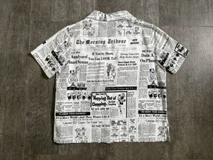 1960s novelty newsprint top . vintage 60s shirt . size l