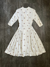 Load image into Gallery viewer, 1940s fox print dress . vintage 40s novelty print dress . size xs to xs/s