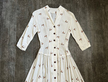 Load image into Gallery viewer, 1940s fox print dress . vintage 40s novelty print dress . size xs to xs/s