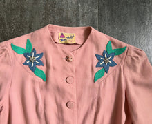 Load image into Gallery viewer, 1940s appliqué top . vintage 40s pink jacket . size xs to s