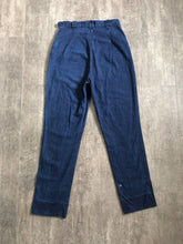 Load image into Gallery viewer, 1950s shorthorn Levis . Western wear pearl snap jeans . 30 waist