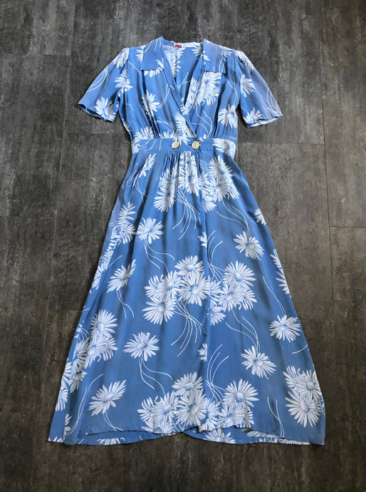 1940s cold rayon dressing gown . floral dress . size m