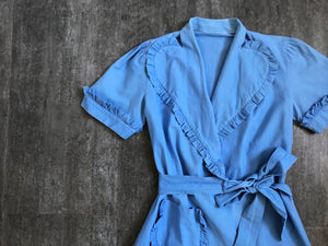 1940s dressing gown . vintage 40s wrap dress . size xs to s