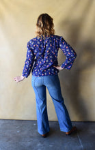 Load image into Gallery viewer, 1930s feedsack top . vintage 30s blouse . size s to m