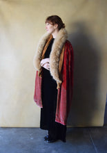 Load image into Gallery viewer, 1920s stenciled cape . vintage 20s silk velvet coat . one size