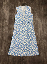 Load image into Gallery viewer, 1930s wrap dress . vintage 30s house dress . size xs to s