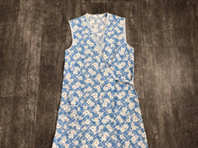 Load image into Gallery viewer, 1930s wrap dress . vintage 30s house dress . size xs to s