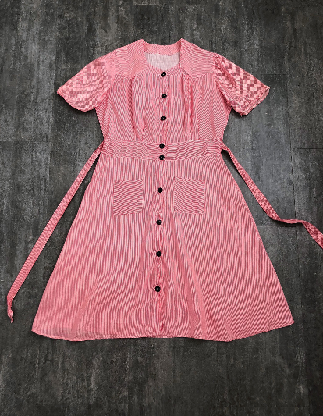 Vintage 1940s dress . striped 40s dress . size xl to xxl