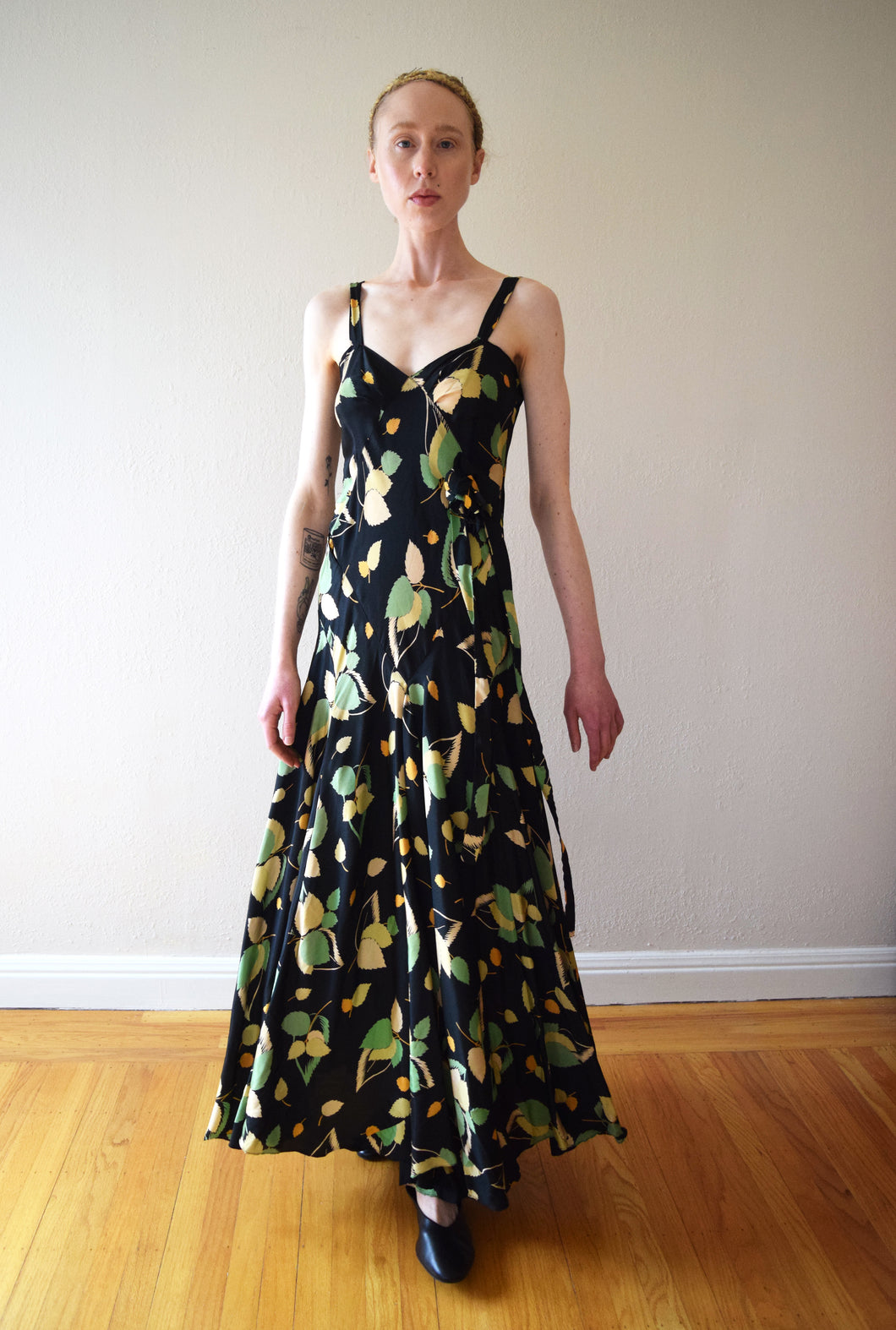1930s silk gown . vintage 30s bias cut dress . size xs to small