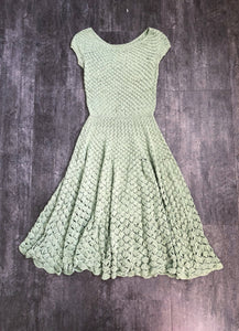 1950s knit dress . vintage 50s green dress . size s to m