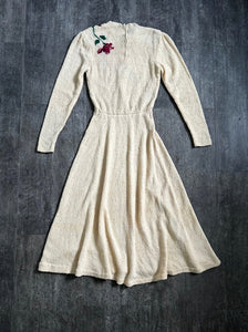 1940s rose knit dress . vintage flower wool knit . size xs to s