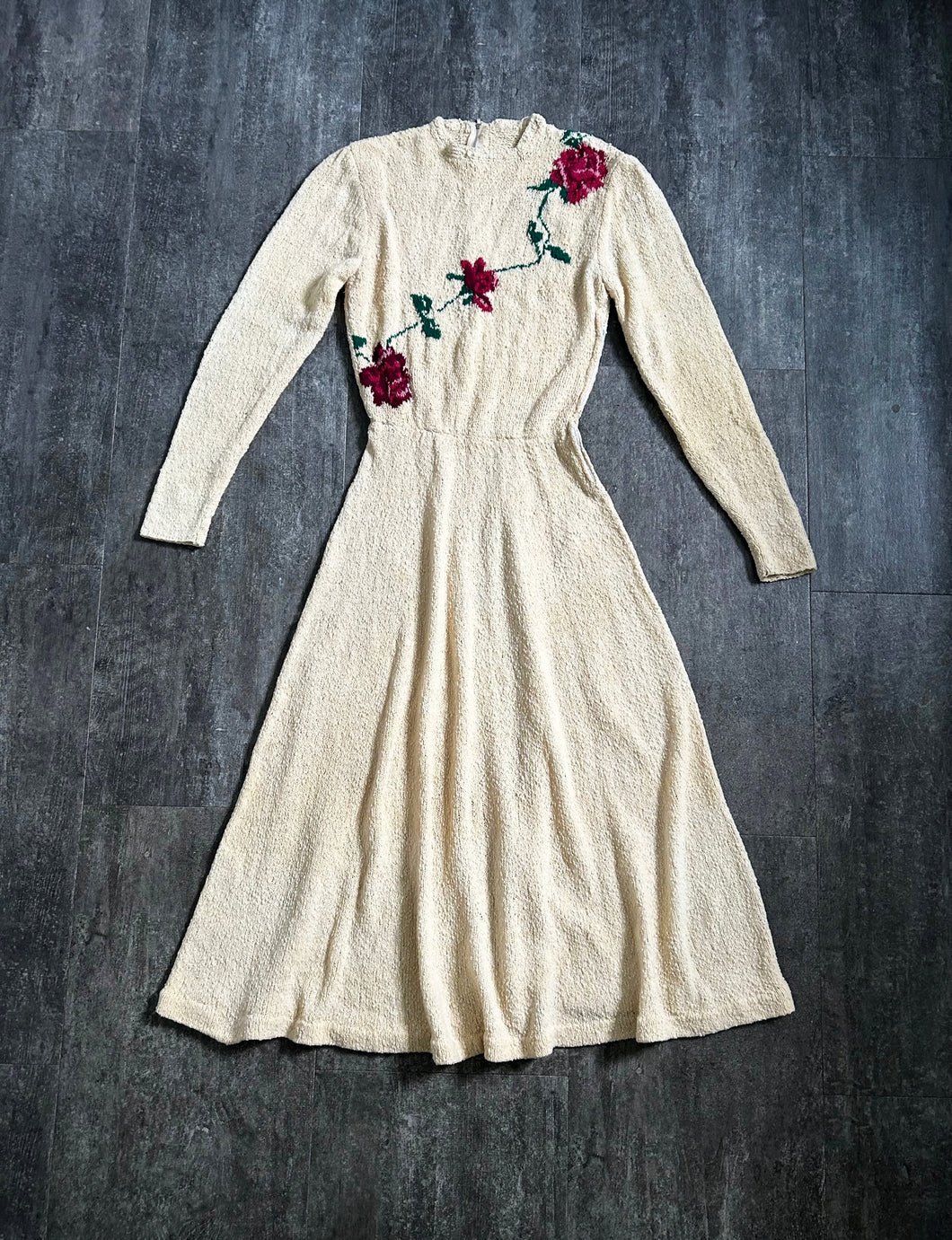 1940s rose knit dress . vintage flower wool knit . size xs to s